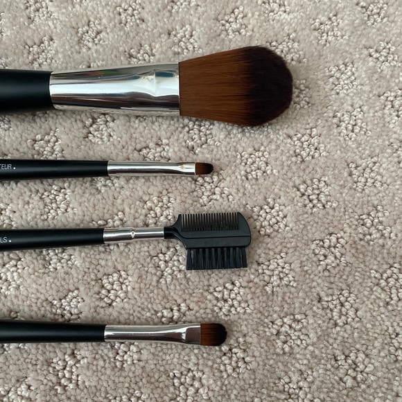 EUC Body Shop Makeup Brushes - Picture 3 of 3